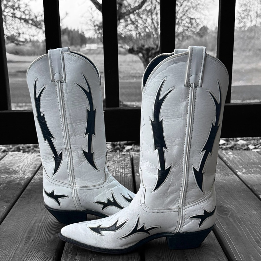 Vintage Code West Women’s Cowboy Boots ~ White With Black Inlay